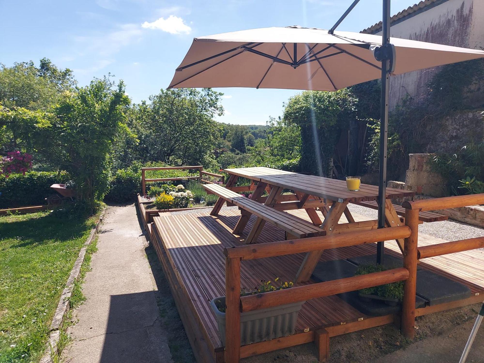 Charming Two Bedroom Gite With Beautiful Gardens Confolens Esterno foto
