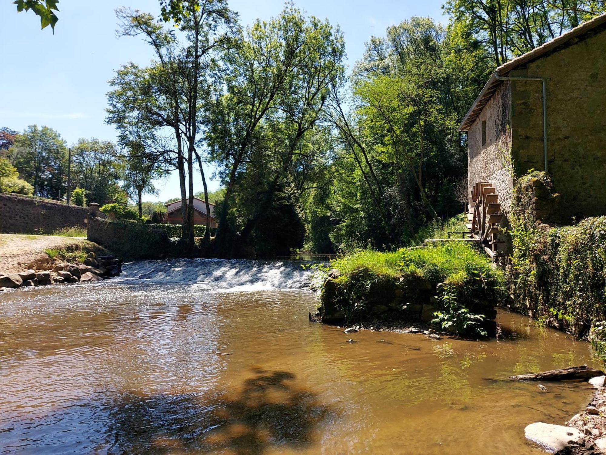 Charming Two Bedroom Gite With Beautiful Gardens Confolens Esterno foto